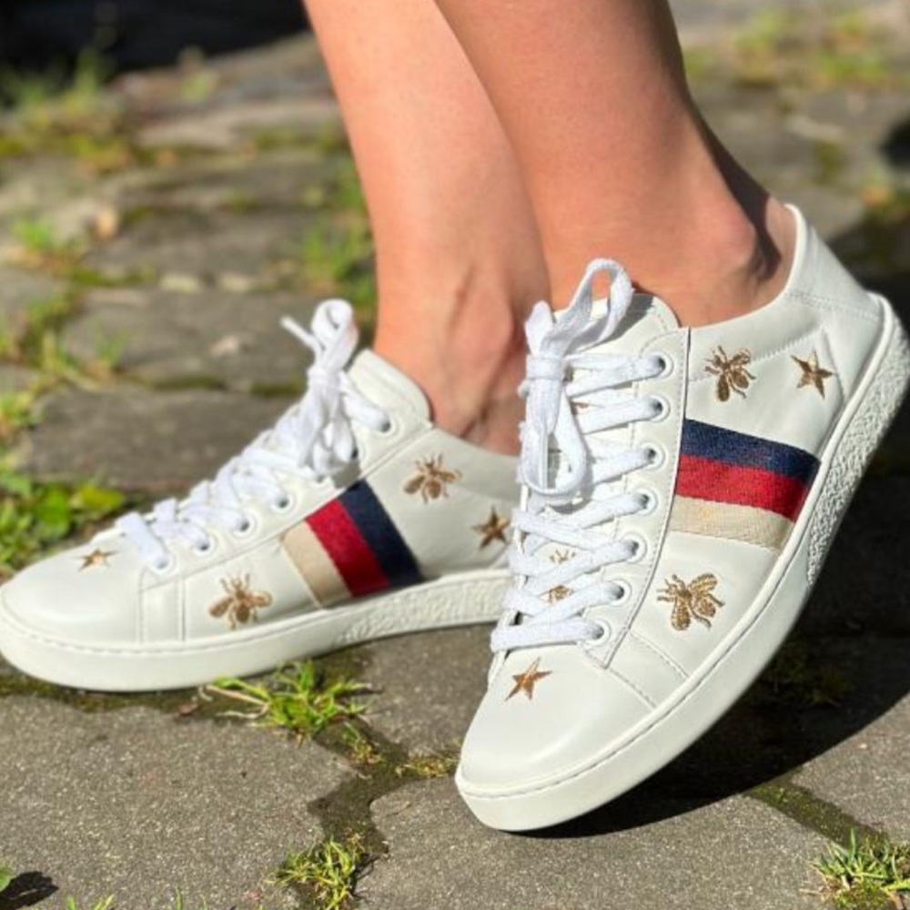 Gucci Women's Cream Sneakers with Red and Blue Accents